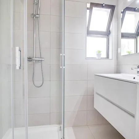 Modern Oasis 500m With Ac Wifi Pool Appartement